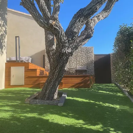 Logement Avec Jacuzzi Joucas Exterior photo