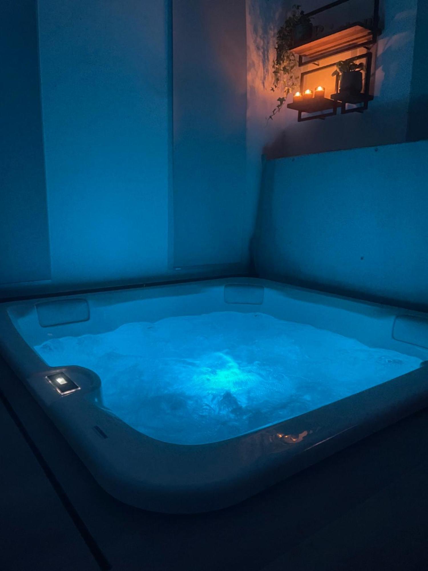 Avec Jacuzzi Holiday home *