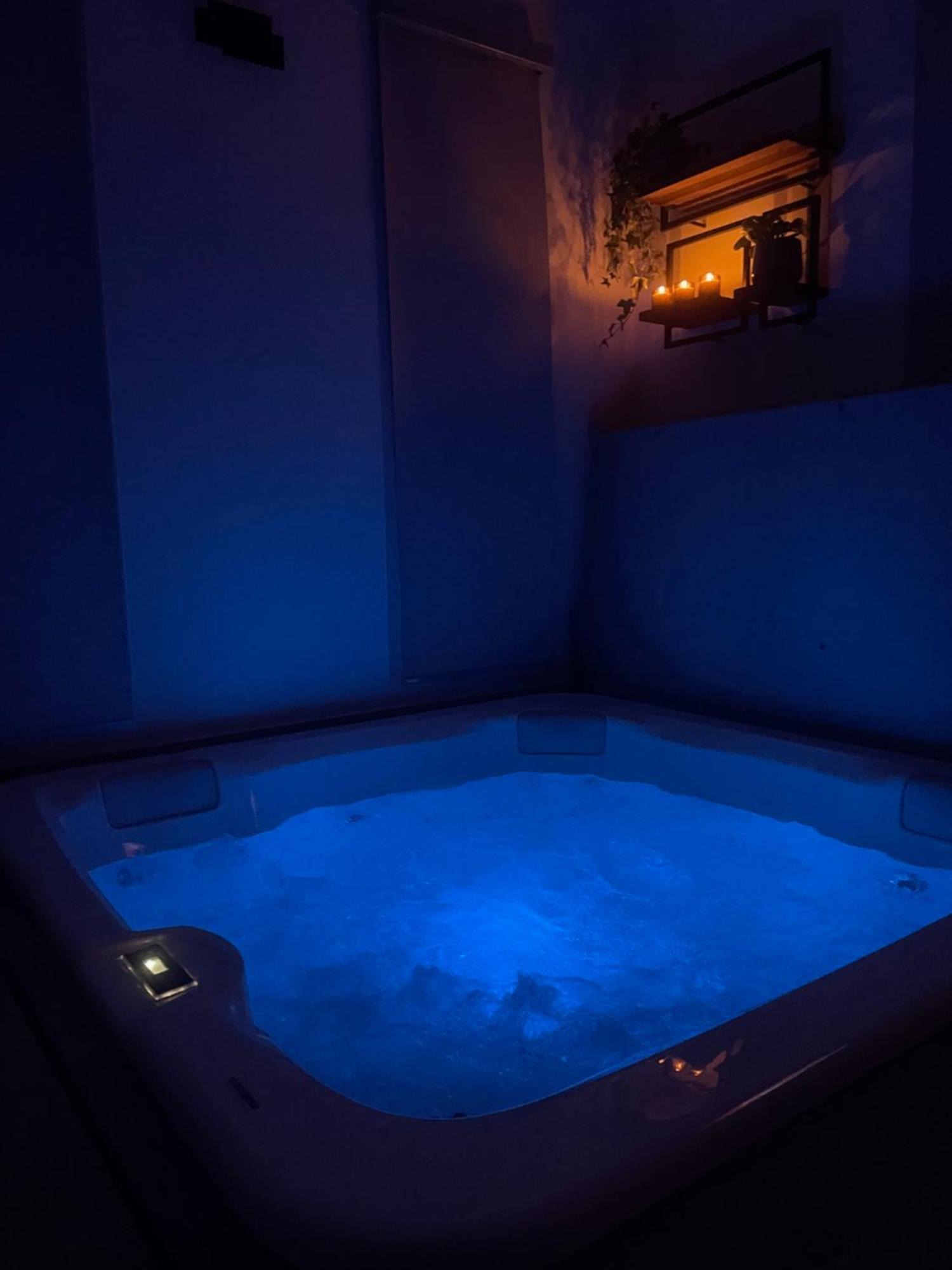 Avec Jacuzzi * Joucas