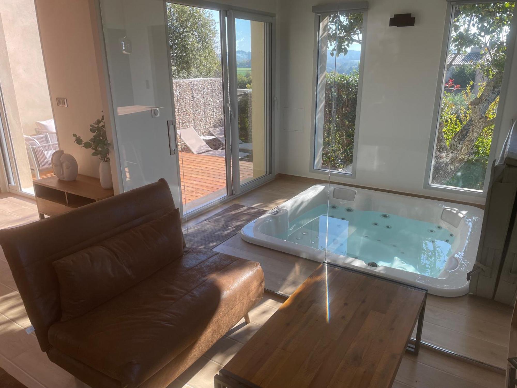Avec Jacuzzi Holiday home